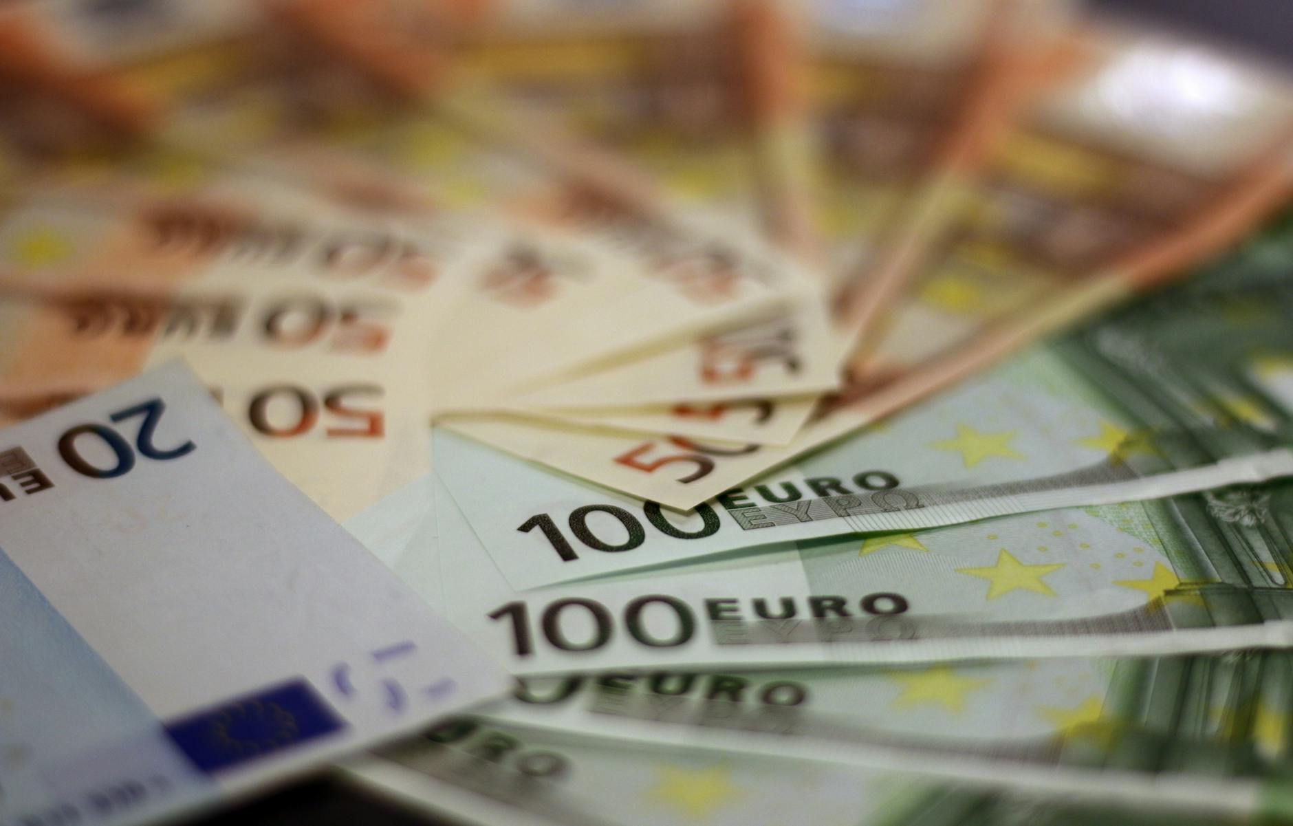 Inflația din zona euro urcă la 3,2%, maxim din aproape trei ani