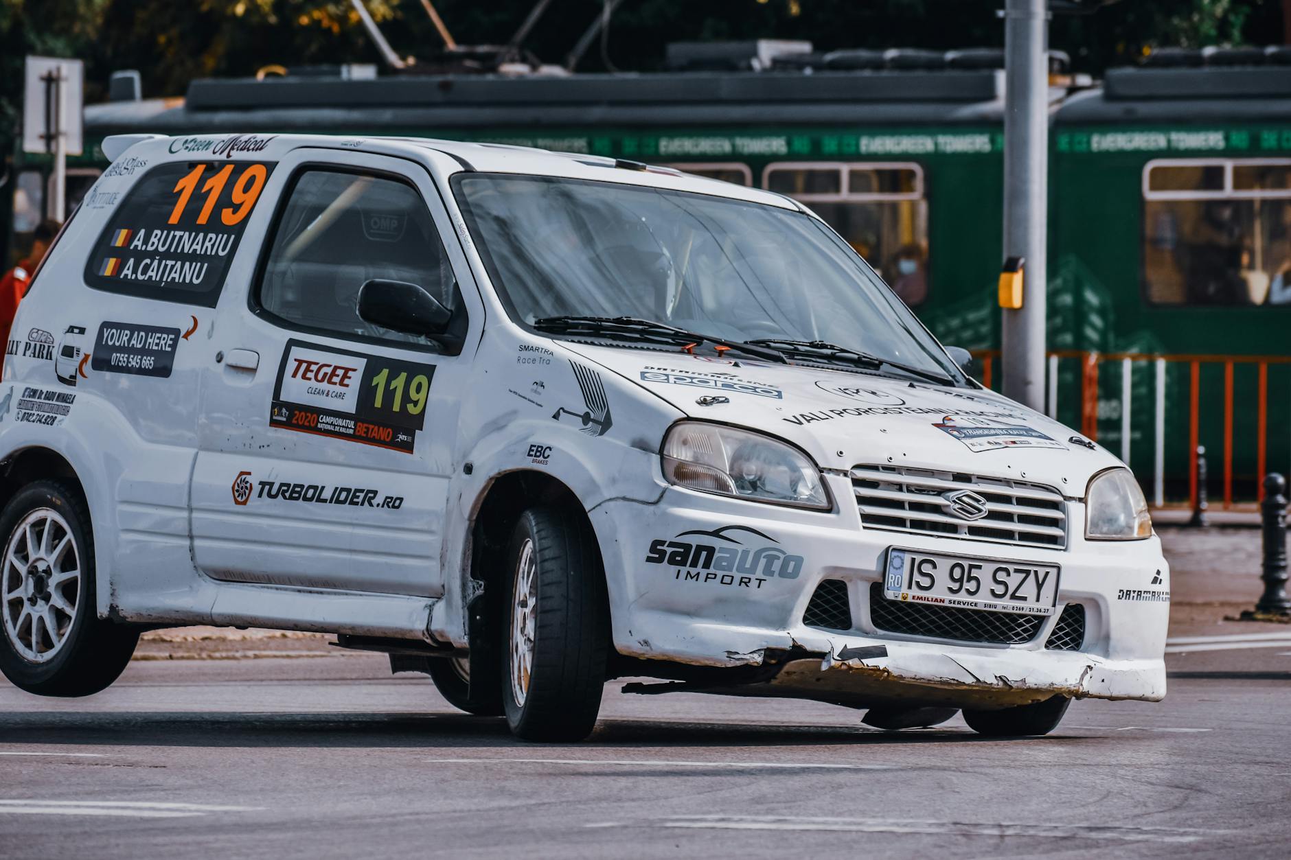 Piața auto scade cu 10%, dar electricele cresc cu 88%