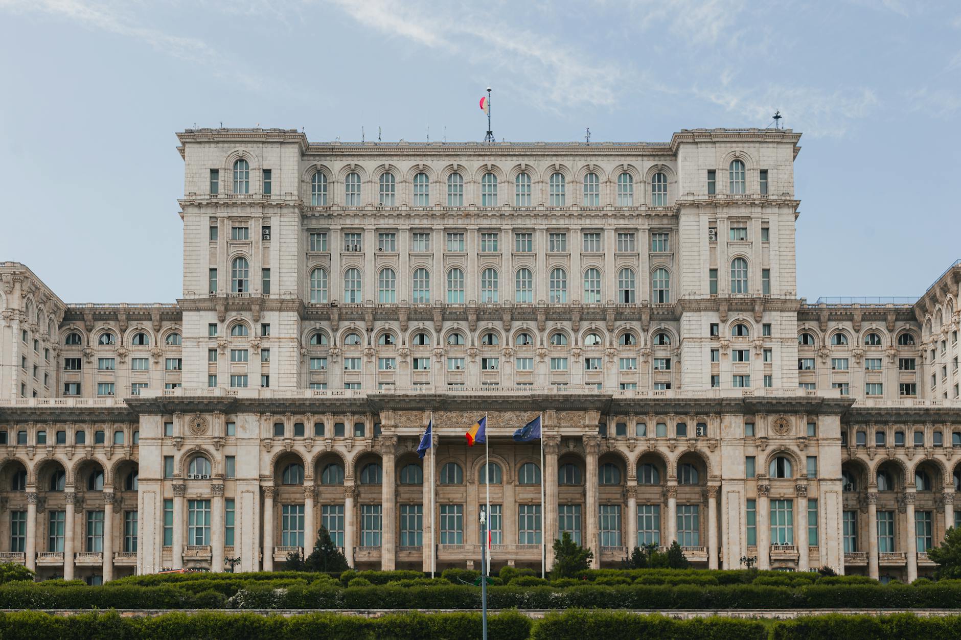 Senatul respinge alegerea primarilor în două tururi